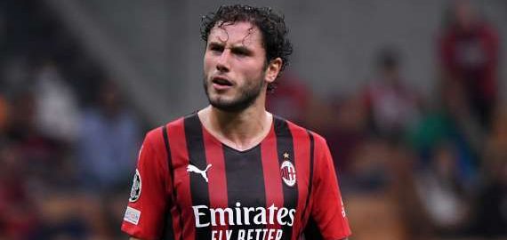 Serie A Ac Milan Calabria Let S Not Think Of Ourselves As Frontunners Italian Soccer Serie A News Serie A Tickets 2021 2022